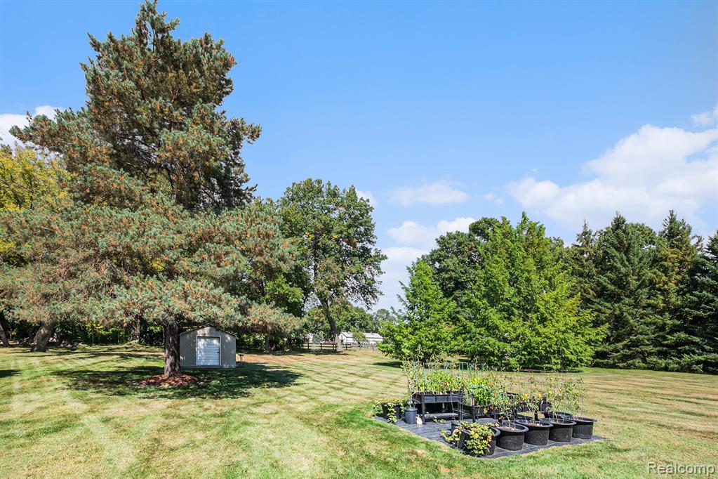 4041 Deer Run Trail, Holly, MI 48442 — Photo 25