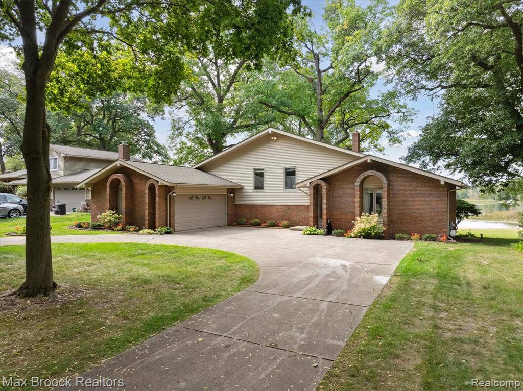 6026 Venice Drive, Commerce Twp, MI 48382 — Photo 43