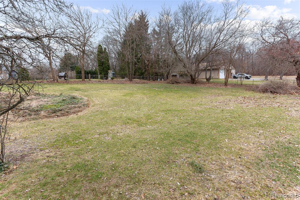3745 Capitol Way, Highland, MI 48356 — Photo 30
