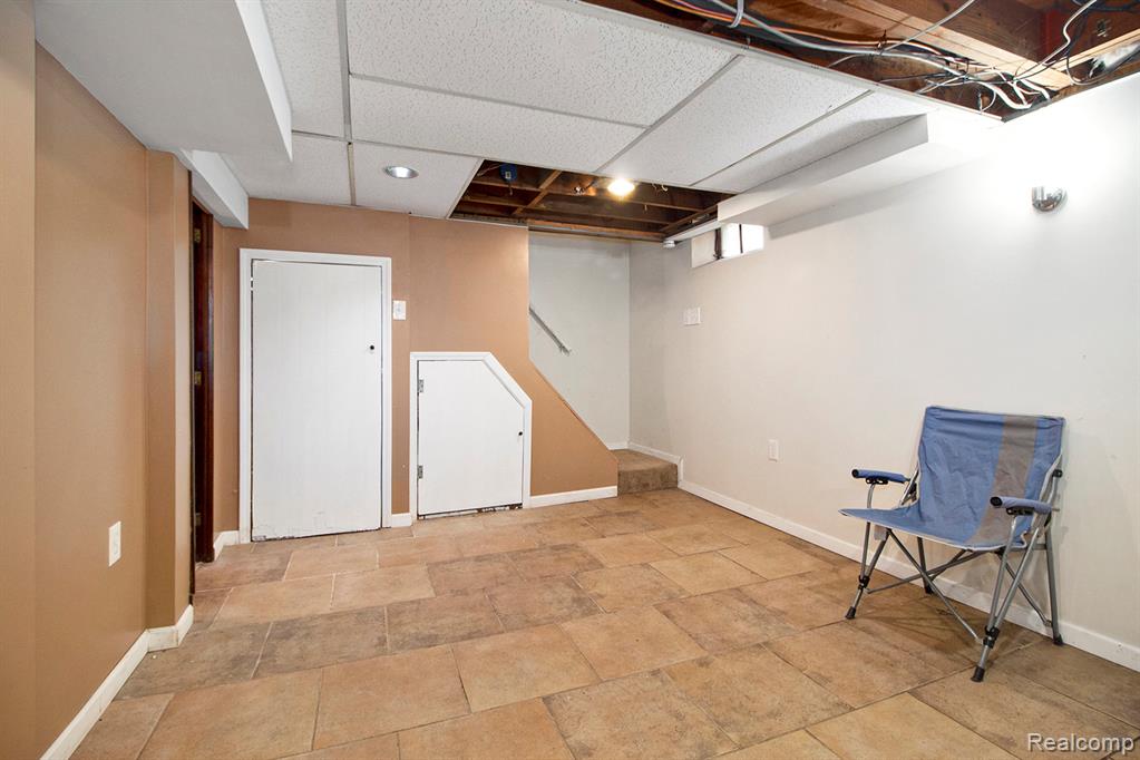 6847 Yinger Avenue, Dearborn, MI 48126 — Photo 29