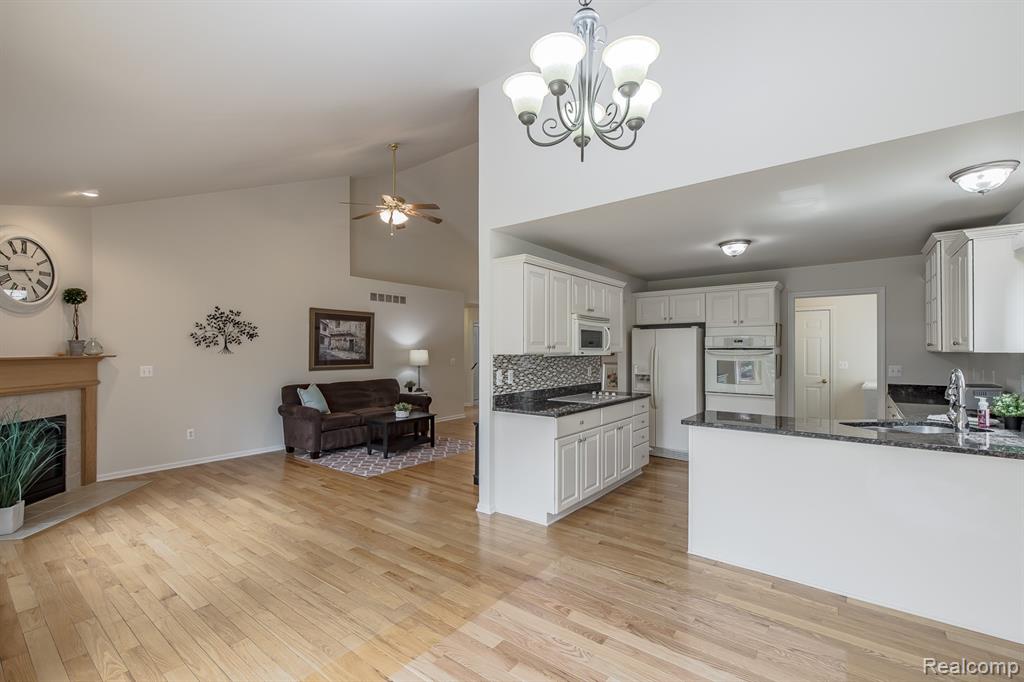 50077 Lexington Avenue E, Utica, MI 48317 — Photo 12