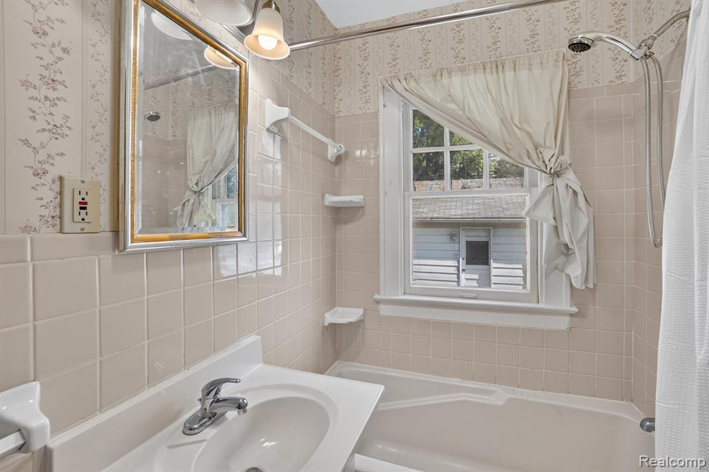 702 Leland Street, Flint, MI 48507 — Photo 16