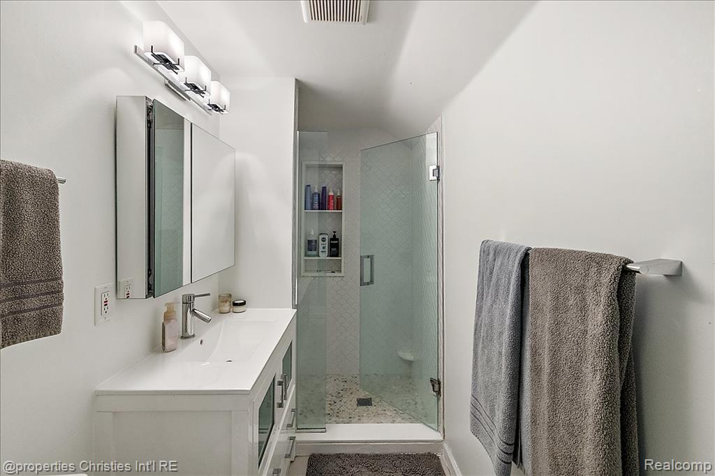 559 E Southlawn Boulevard, Birmingham, MI 48009 — Photo 22