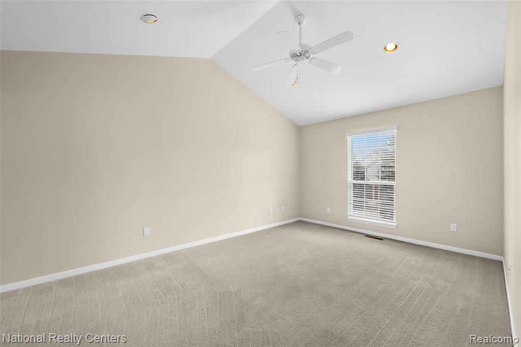 7201 Farmingdale Lane, Walled Lake, MI 48390 — Photo 20