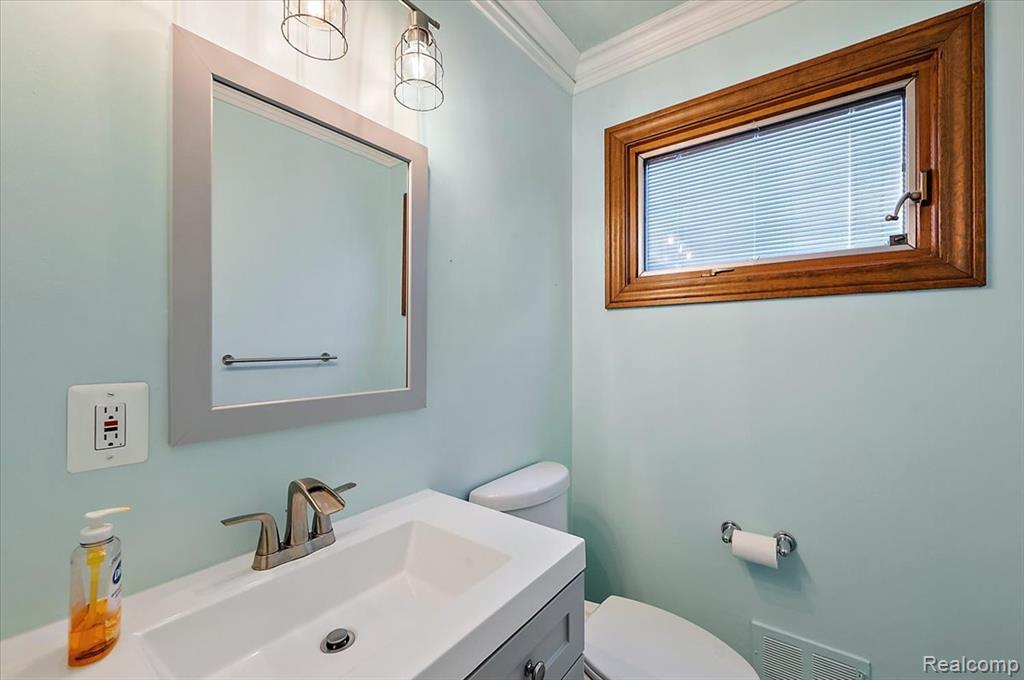40649 Rinaldi Drive, Sterling Heights, MI 48313 — Photo 23