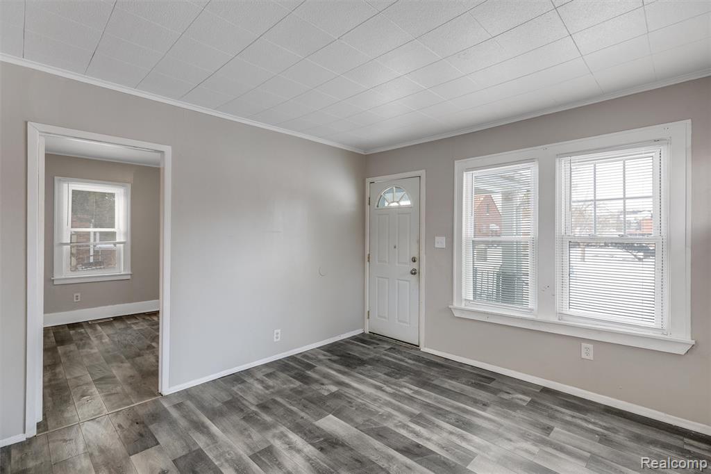 15358 Charles R Avenue, Eastpointe, MI 48021 — Photo 8