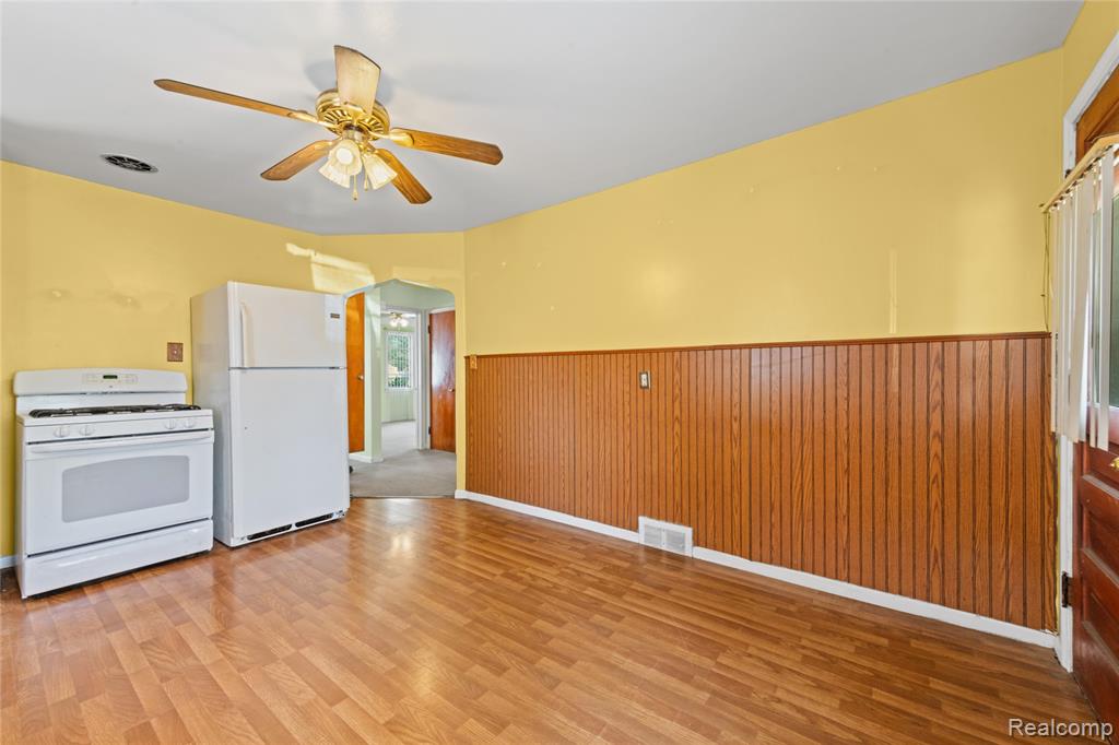6874 Greenview Avenue, Detroit, MI 48228 — Photo 11