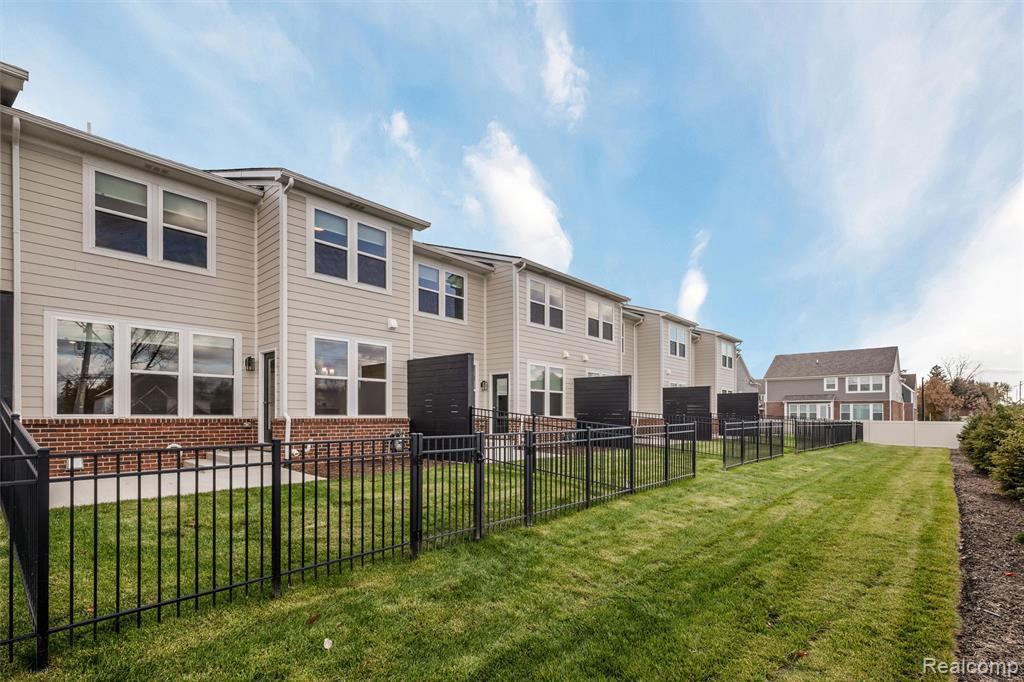 811 Balmoral Ln, Troy, MI 48085 — Photo 29