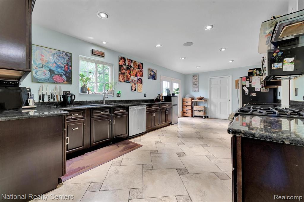 5450 Pocono Street, West Bloomfield, MI 48323 — Photo 22