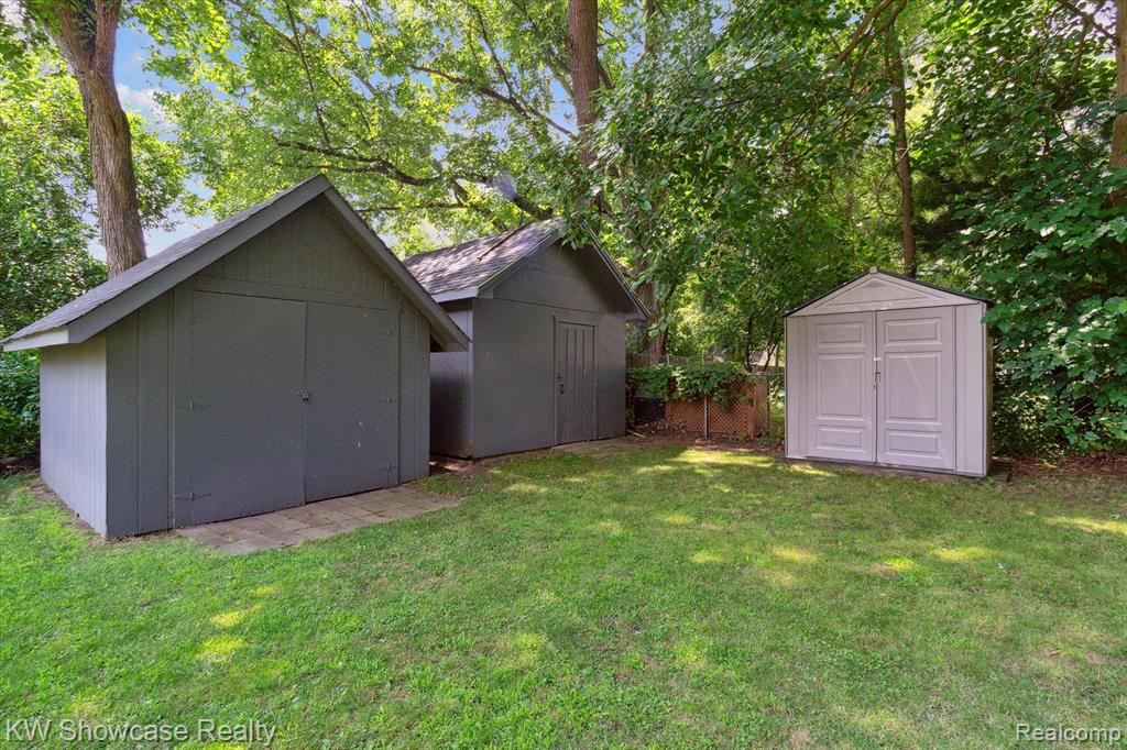 890 FARNSWORTH Road, White Lake, MI — Photo 41