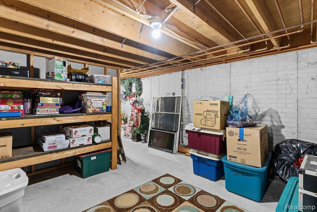19354 BUECHE Road, New Lothrop, MI 48460 — Photo 32