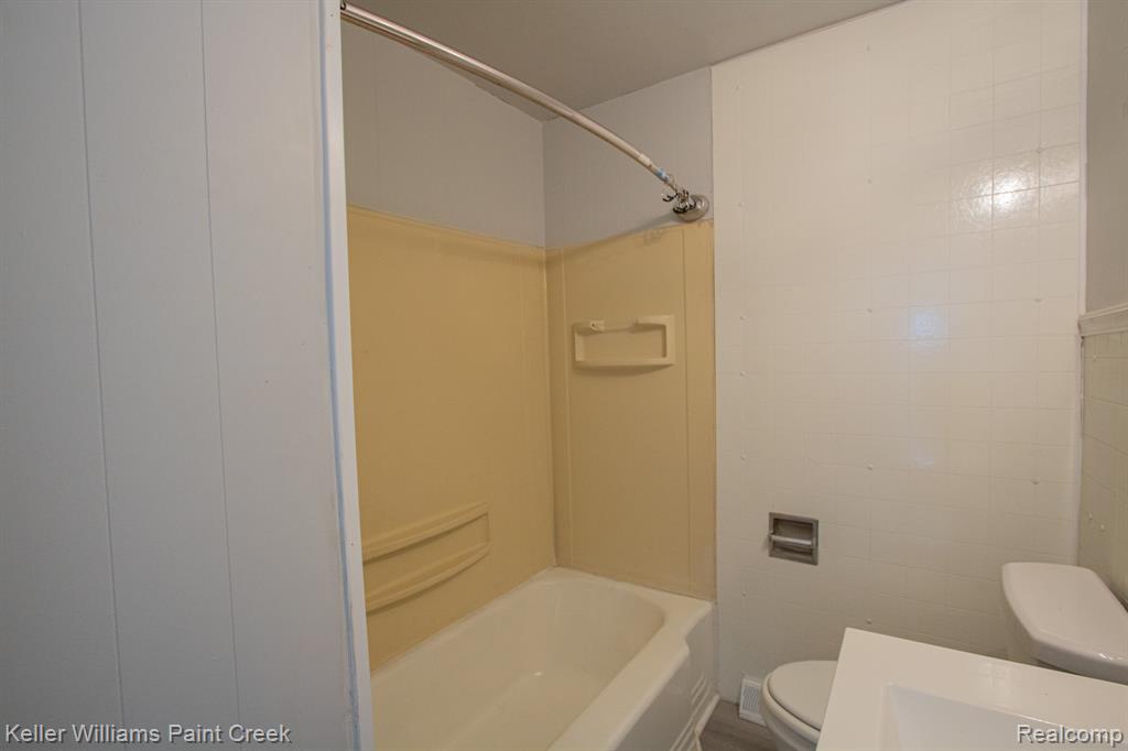 8493 Jewett Avenue, Warren, MI 48089 — Photo 16
