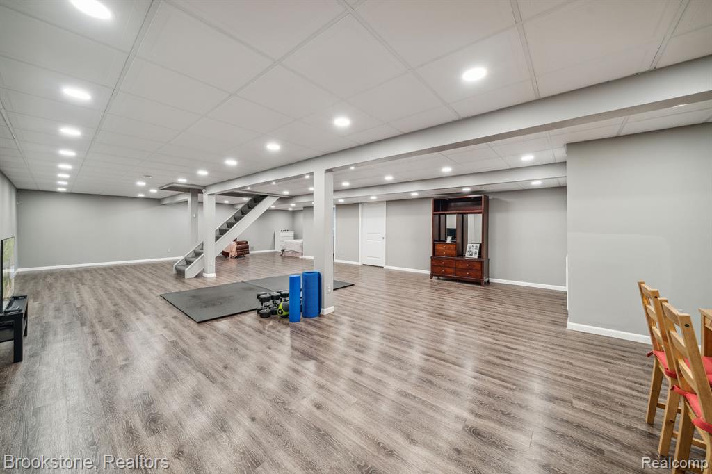 576 BLOOMER RIDGE Drive, Rochester, MI 48307 — Photo 35