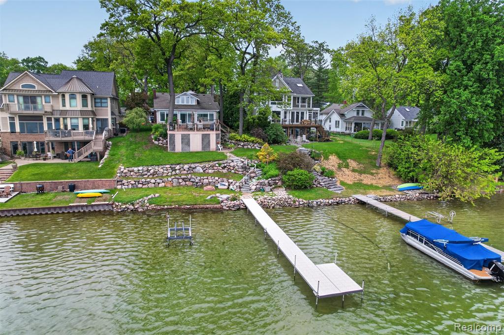 3961 Lakewood Drive, Waterford, MI 48329 — Photo 33