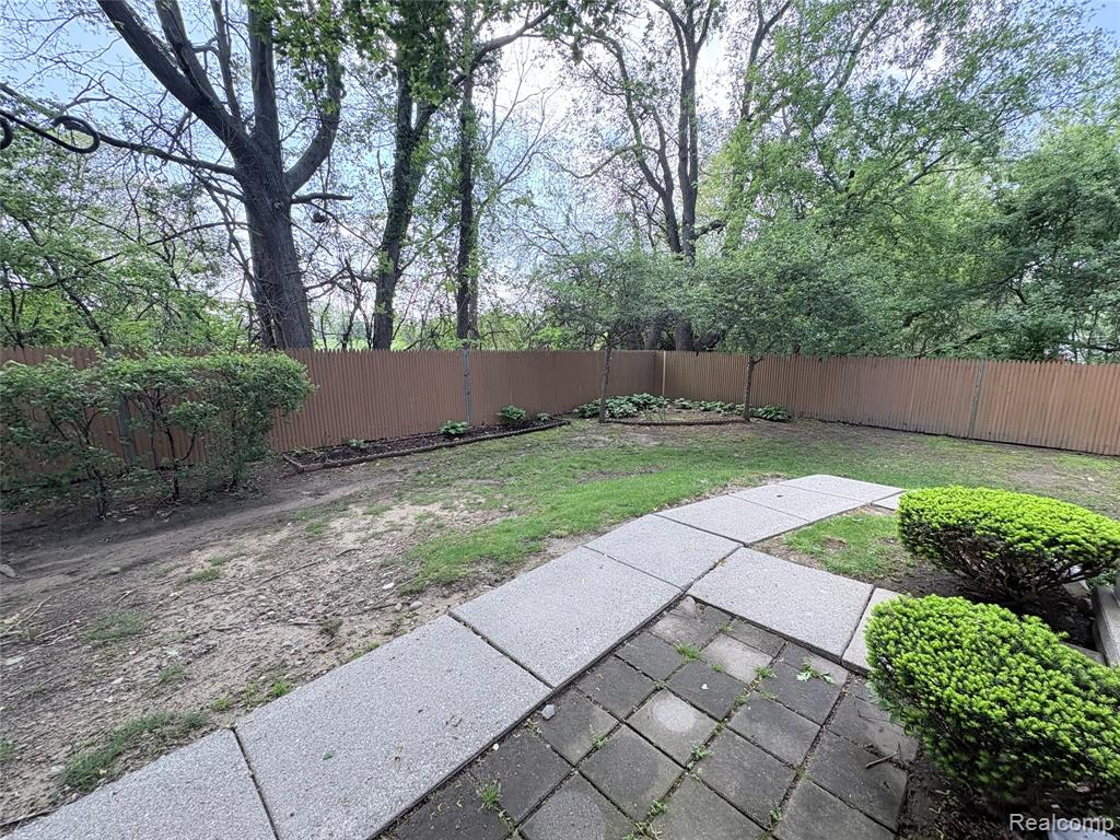 7595 Woodview Drive, Waterford, MI 48327 — Photo 22