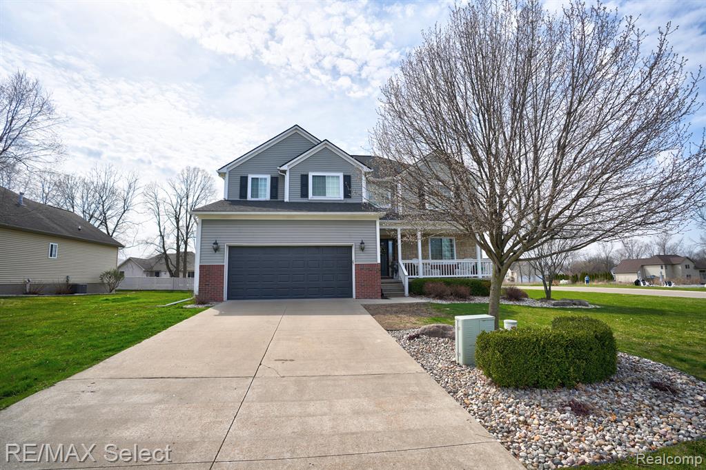 9212 HIDDEN OAKS Drive, Grand Blanc, MI 48439 — Photo 2