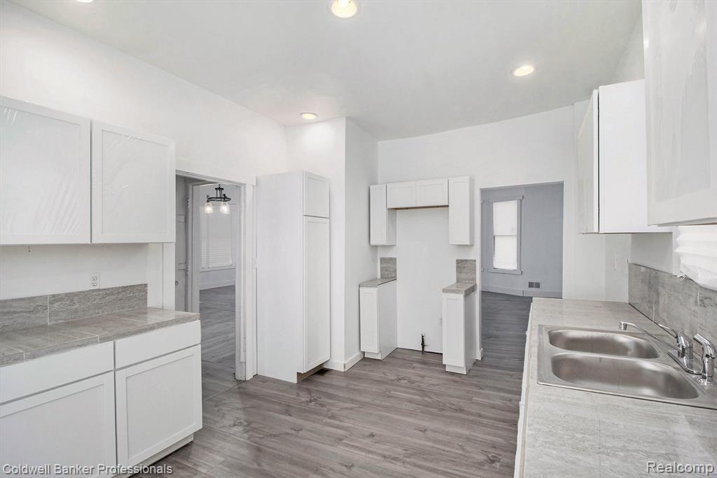 605 Calvert Street, Detroit, MI 48202 — Photo 12