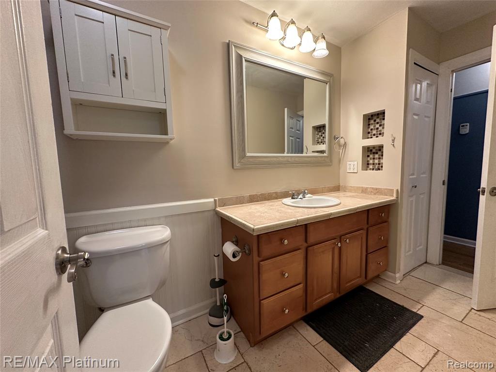 2482 Livernois Drive, Howell, MI 48843 — Photo 17