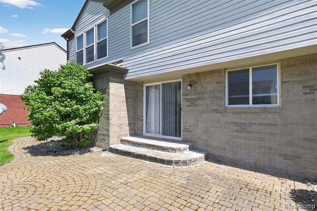 4642 Pond Run, Canton, MI 48188 — Photo 45