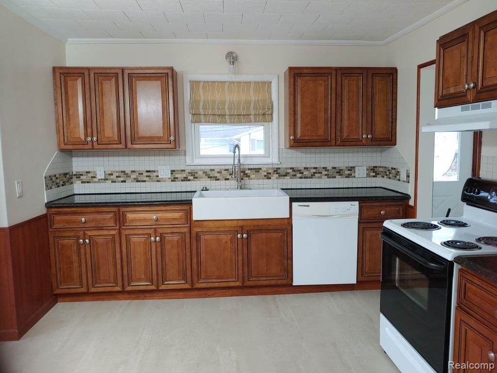 4026 S TOWERLINE Road, Bridgeport, MI 48722 — Photo 11
