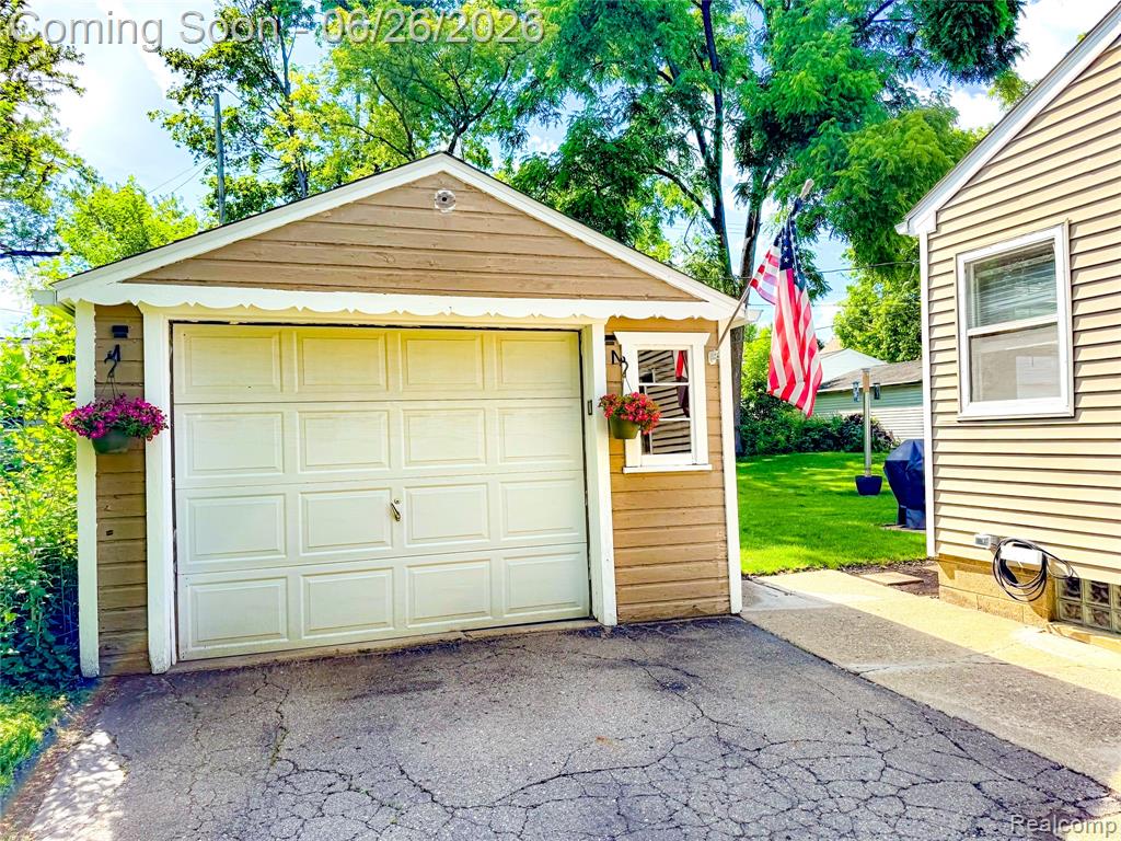 610 N Barnard Street, Howell, MI 48843 — Photo 3