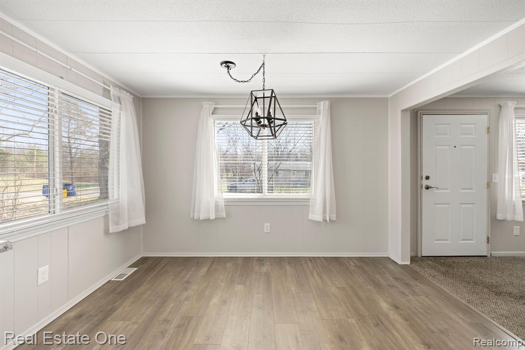542 SNYDER Road, Highland, MI — Photo 7