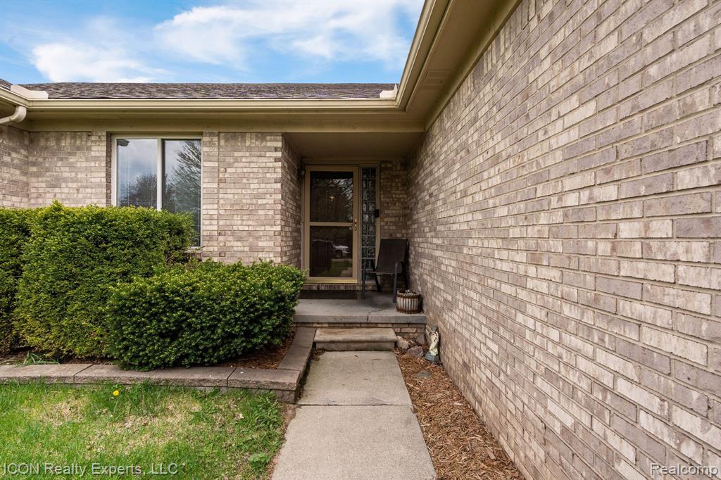 47697 BARCLAY Court, Shelby Twp, MI 48317 — Photo 6
