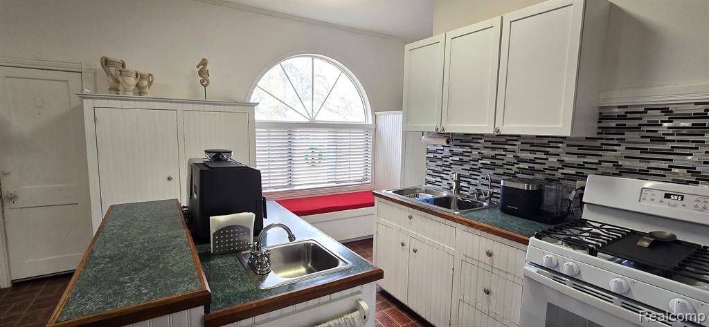 8950 GREENWOOD Road, Jackson, MI 49201 — Photo 8