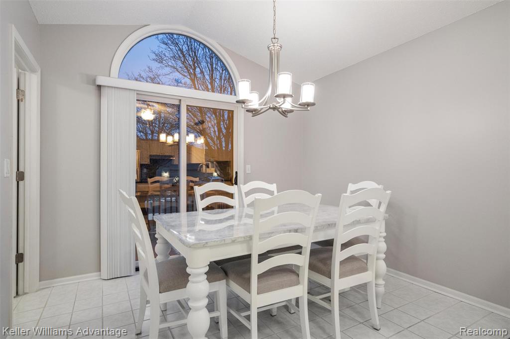 35173 Knollwood Lane, Farmington, MI 48335 — Photo 22