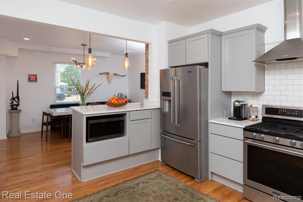 2420 FISCHER Street, Detroit, MI 48214 — Photo 21