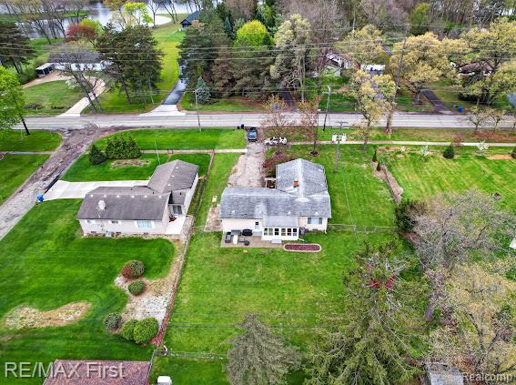3740 Clintonville Road, Waterford, MI 48329 — Photo 8