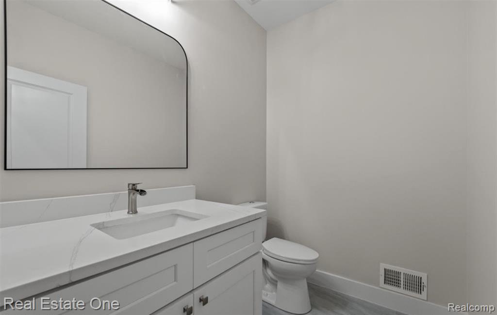 5636 Paris Drive, Sterling Heights, MI 48310 — Photo 22