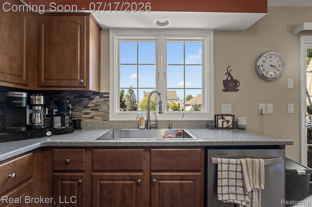45192 Thornhill Road, Canton, MI 48188 — Photo 9