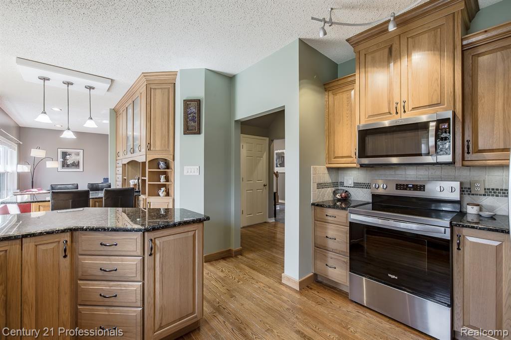 5492 E Alyssa Court, White Lake, MI 48383 — Photo 27