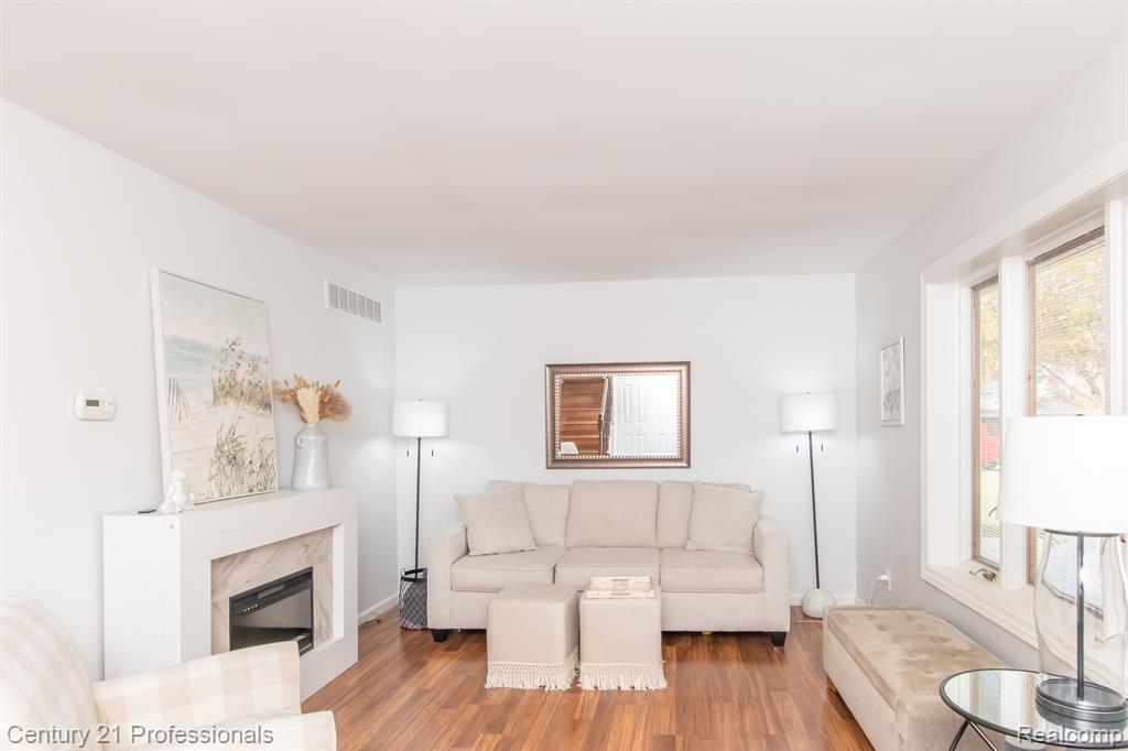 9117 Sussex Street, White Lake, MI — Photo 4