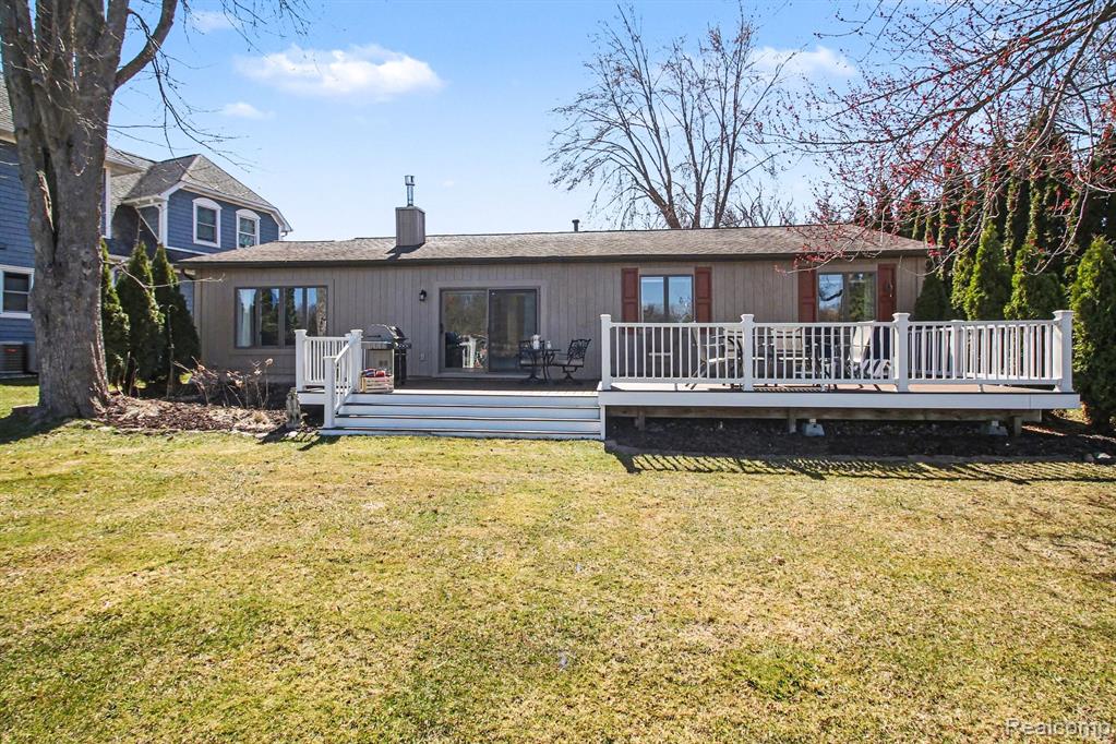 11591 PLEASANT VIEW Drive, Pinckney, MI 48169 — Photo 13