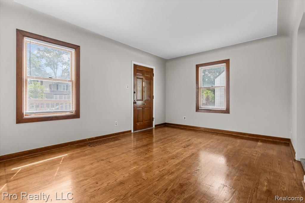715 N Altadena Avenue, Royal Oak, MI 48067 — Photo 12