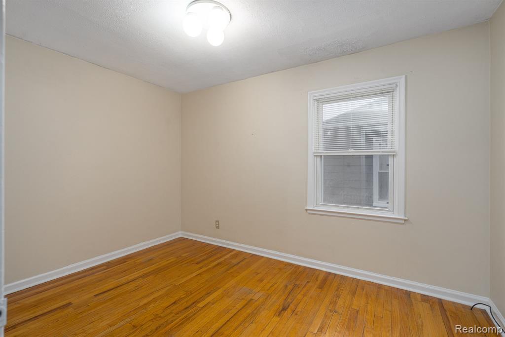 6585 Dolphin Street, Dearborn Heights, MI 48127 — Photo 16