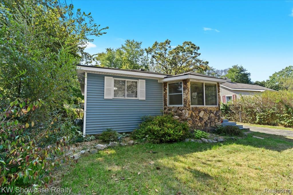 9333 Beechcrest Street, White Lake, MI — Photo 2