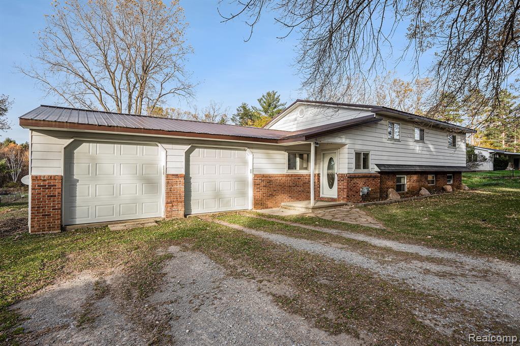 896 W Saginaw Road, Mayville Vlg, MI 48744 — Photo 2