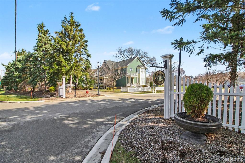 4 Riverbank Drive, Beverly Hills, MI 48025 — Photo 30