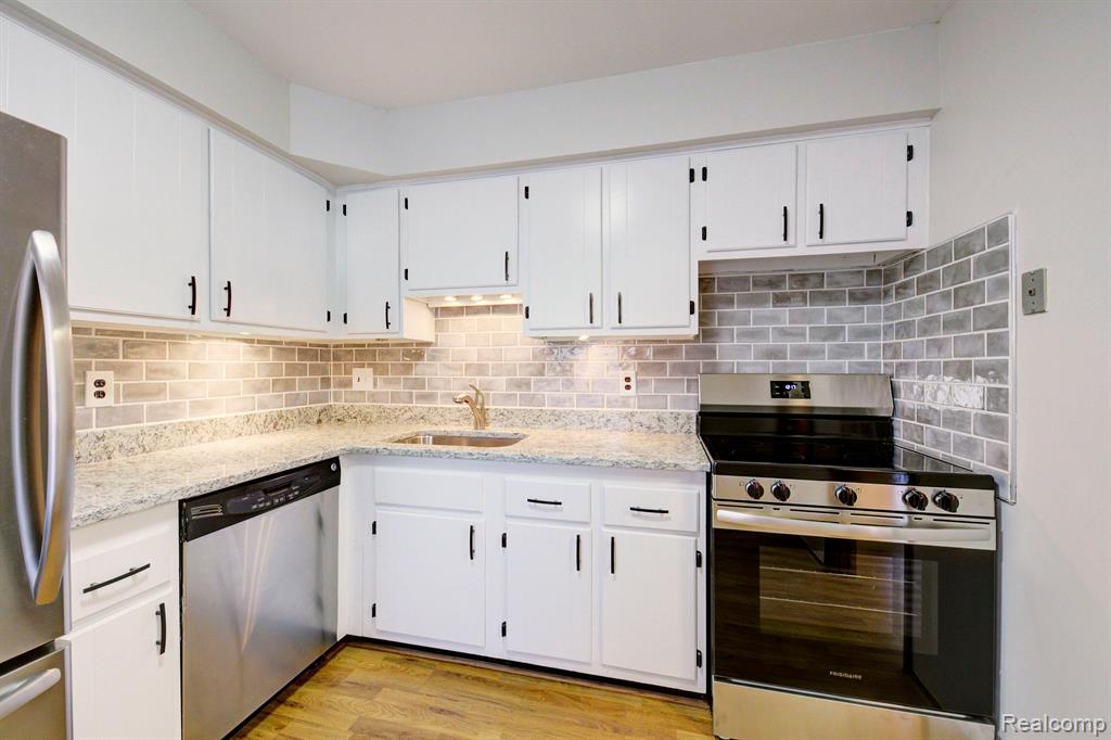 2037 Hyde Park Drive, Detroit, MI 48207 — Photo 9