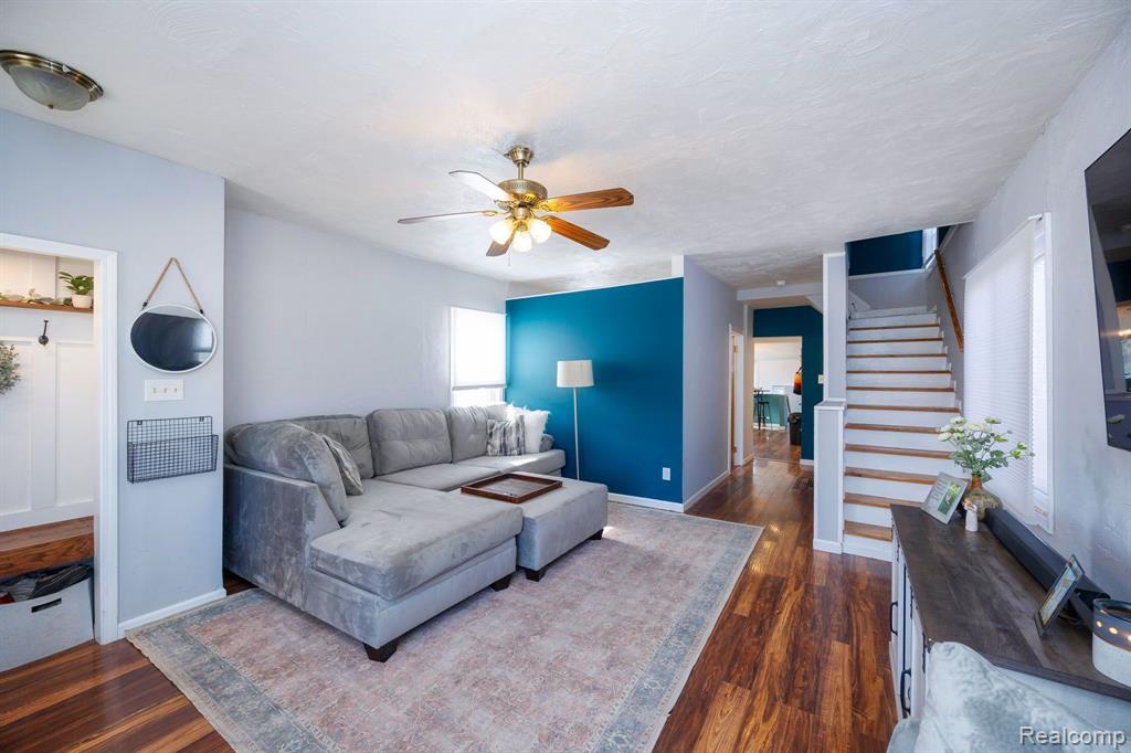 569 CLEOPHUS Parkway, Lincoln Park, MI 48146 — Photo 10