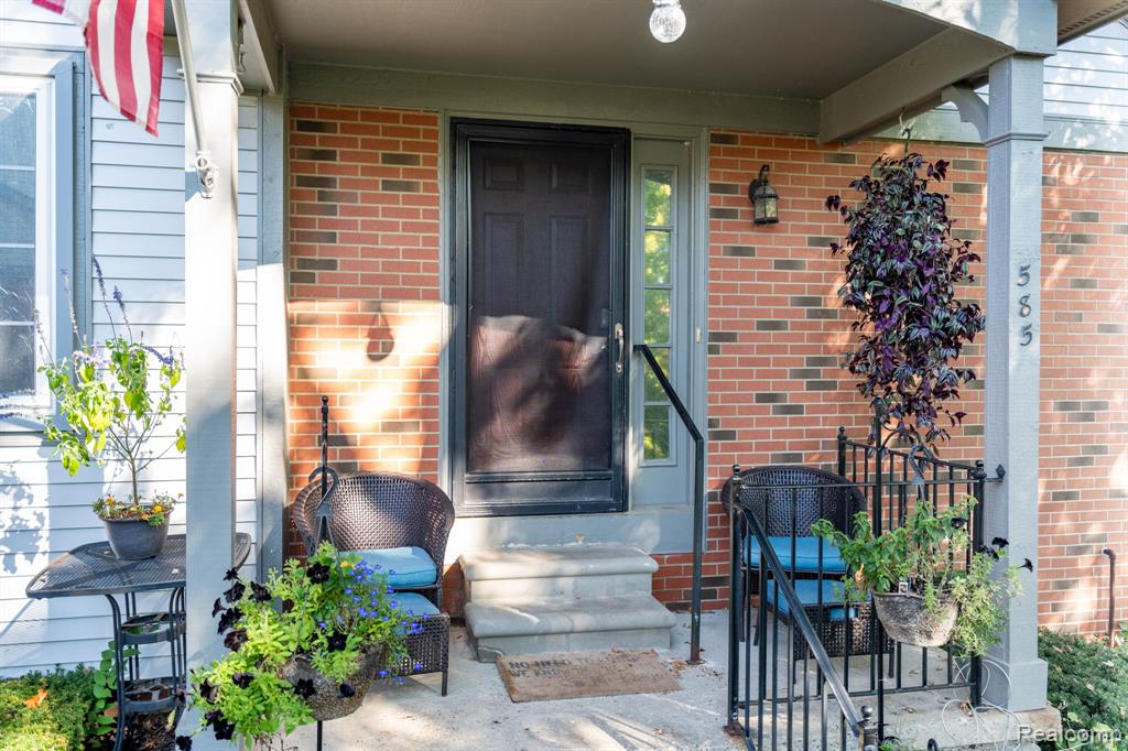 585 Winwood Circle, Walled Lake, MI 48390 — Photo 6