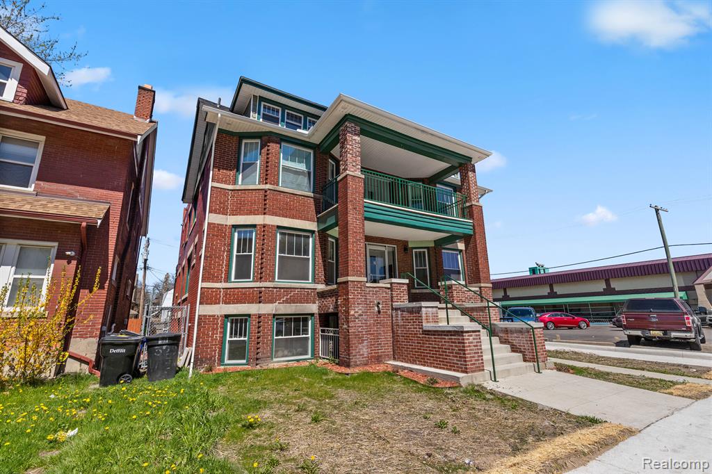 70 Clairmount Ave, Detroit, MI 48202 — Photo 2