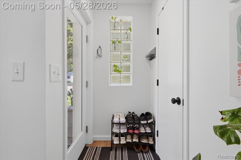 4805 Fenmore Avenue, Waterford, MI 48328 — Photo 5