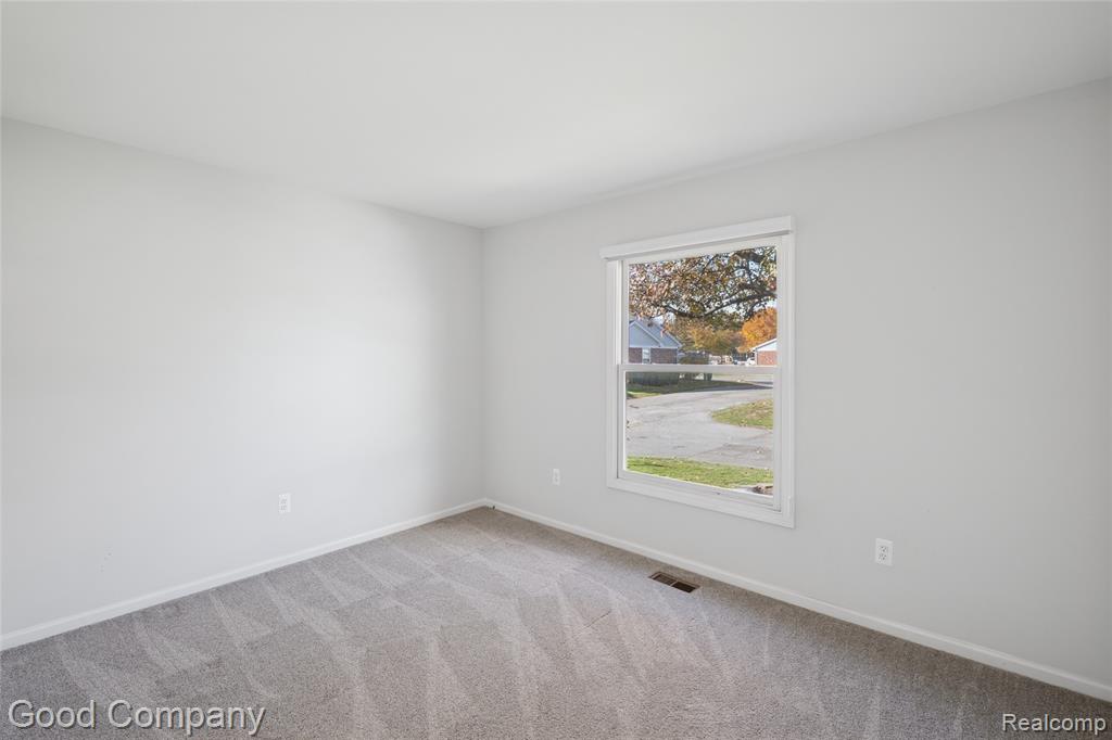 9200 North Drive, Saint Clair Shores, MI 48082 — Photo 12