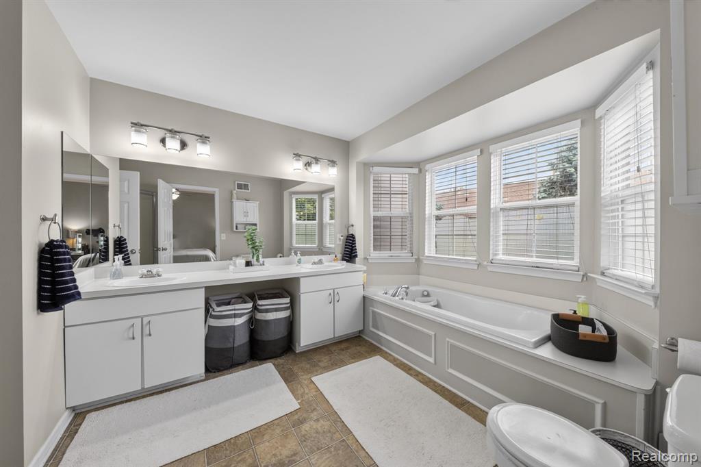 4554 Hunters Circle E, Canton, MI 48188 — Photo 21