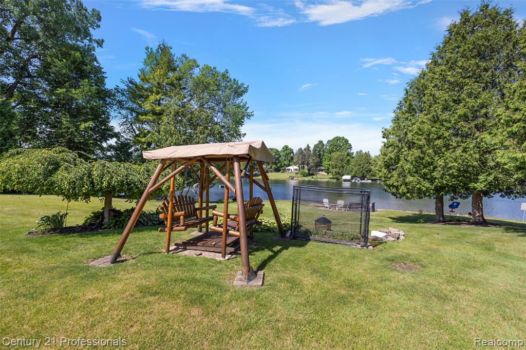 9311 Whipple Shores Drive, Clarkston, MI 48348 — Photo 28