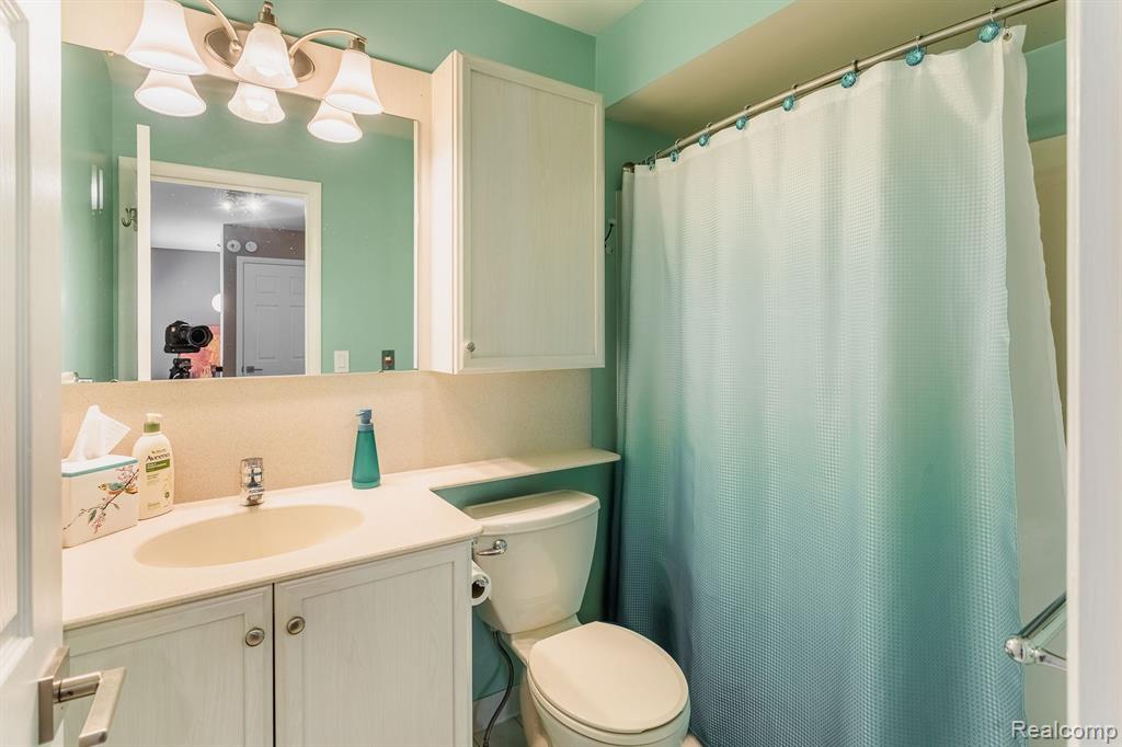 3140 LINDENWOOD Drive, Dearborn, MI 48120 — Photo 23